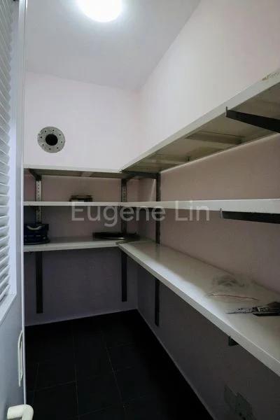 3 Bed Condo for Rent in  The Calrose - Image 12